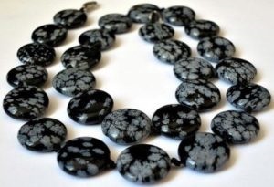 Obsidian fényképek, fontos tulajdonságok, fajta, mágia és szín a kő