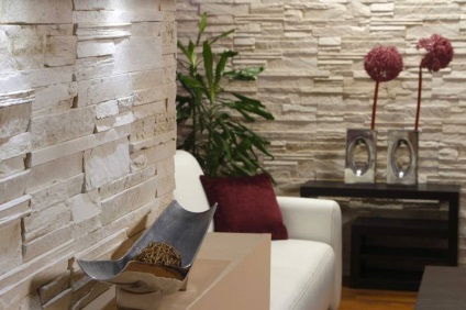 A falakat díszítő a folyosón, és a konyhában háttérkép és díszítő kő a fotó (55 fénykép ötlet)