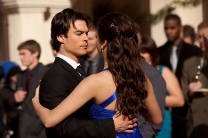 Ezekhez a legforróbb pillanatokban Damon és Elena - egy