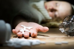Amfetamin túladagolás jelei, tünetei, elsősegély, kezelés