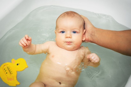 Miért nem lehet fürödni a gyerek az oltás után, ha lehetséges, miután DPT, BCG