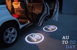 Backlight autók ajtók logó tartalmazza a tuning (LED-es izzók) Illumination ajtó autó egy emblémát, amely magában foglal egy tuning