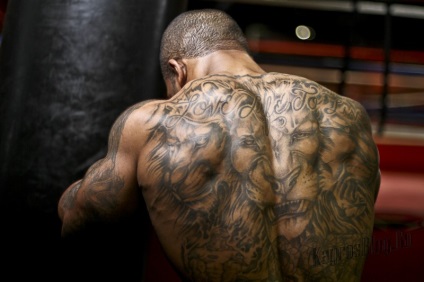 A probléma a választás a hely tetoválás a férfi test