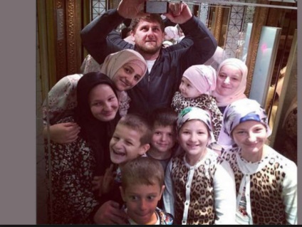 Ramzan Kadyrov és családja (fotó), aki a feleségével és mit csinál