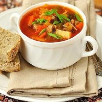 A recept készült rizzsel és uborka (rasszolnyik) A recept készült rizzsel és uborka