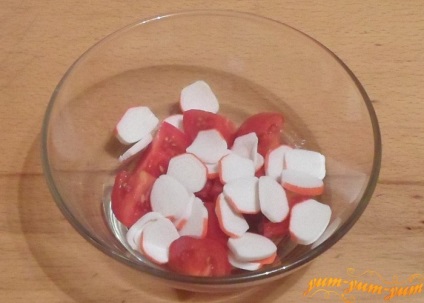 Recept crabsticks saláta, paradicsom és uborka (rudak) Recept saláta Tarisznyarák, paradicsom és uborka