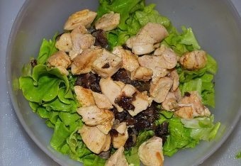 Saláták szójaszósz - hús, csirke, uborka