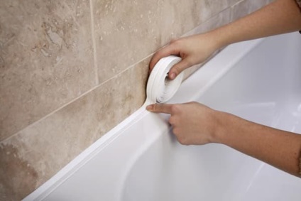 Öntapadó szalag járdaszegély fürdő - videó szerkesztés és hogyan ragasztani a sarkokban - mintegy