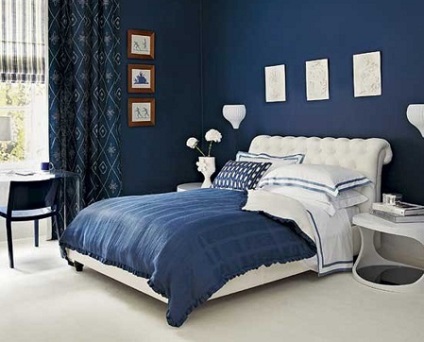 Kék hálószoba hang és a szín, fehér bútorok, belső képek, design szürke, sötét stílus tapéta, függöny