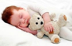 Mennyi alvás kell egy gyerek