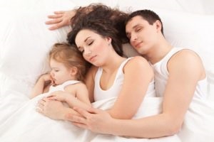 Mennyi alvás kell a gyermek 4 hónap időtartamú ébrenlét és az alvás szabványok szerinti
