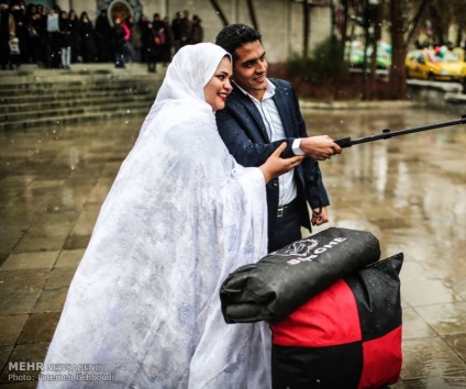 Esküvői Iránban váltságdíjat, leánybúcsú és szimbólumok a házasságkötés - ma Iránban