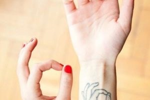Tetoválás a csuklón a férfiak és nők - és értékét a vázlatok