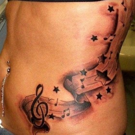 Tattoo jegyzetek (megjegyzések violinkulcs) zene tetoválás