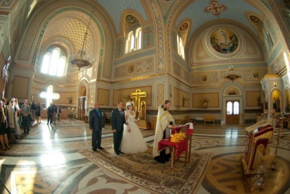 Az első három helyen egy esküvő a Krímben