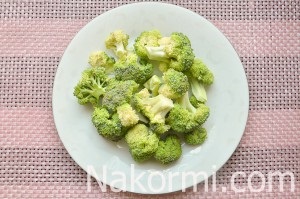 Párolt csirke brokkoli multivarka recept egy fotó