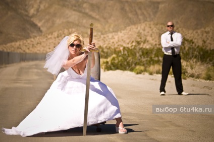 Ölj esküvői ruha trash the dress - divatirányzat