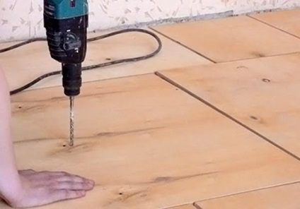Fektetése PVC csempe a padlón, mint egy ragasztó anyag a felületen