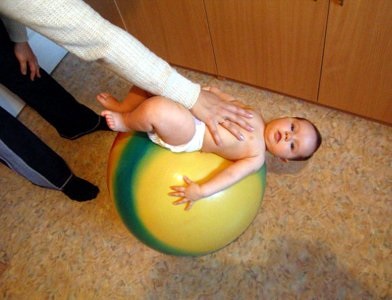 Gyakorlatok a csecsemők a fitball