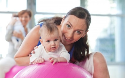 Gyakorlatot fitball csecsemők, gyakorolja a labdát (videóval) (fitball) Gyakorlatot fitball csecsemők, gyakorolja a labdát (videóval)
