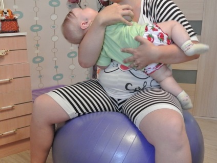 Gyakorlatot fitball csecsemők, gyakorolja a labdát (videóval) (gyakorlat) Gyakorlatot fitball csecsemők, gyakorolja a labdát (videóval)