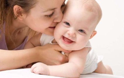 Gondozása egy újszülött fiú az első hónapokban az élet és legfeljebb 6 hónapig