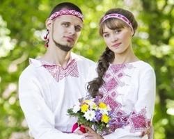 Kiválasztása egy esküvői ruha a szláv stílusban