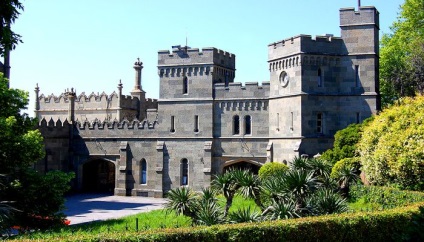 Vorontsov Palace (Krím, Alupka) a történelem folyamán, a leírást, hogy hogyan juthatunk el oda, az árak és nyitva tartás