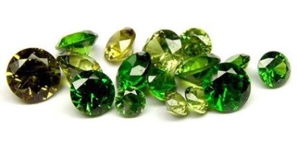 Peridot fényképek, fontos tulajdonságok, történelem, mágia és színe a kő (szín) Peridot fényképek, fontos tulajdonságok, történelem, mágia és szín a kő