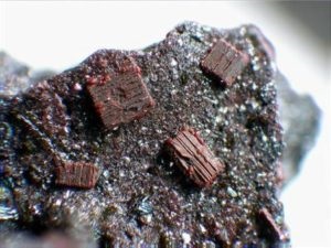 Peridot fényképek, fontos tulajdonságok, történelem, mágia és színe a kő (berill) Peridot fényképek, fontos tulajdonságok, történelem, mágia és szín a kő