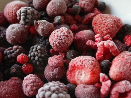 Fagyasztott gyümölcsök és bogyók módja a fagyasztás és főzés