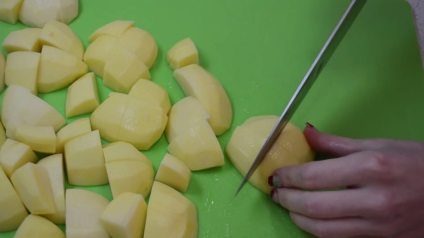 Запечена курка з картоплею в духовці - покроковий рецепт з фото