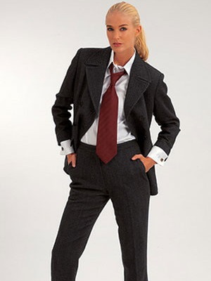 Nő Fénykép Tie ahogy a nő visel nyakkendőt és típusú kapcsolatok a női öltözőben