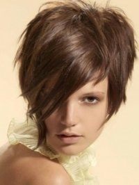 48 Fotók frizurával lépcsőzetes hosszú, közepes és rövid haj