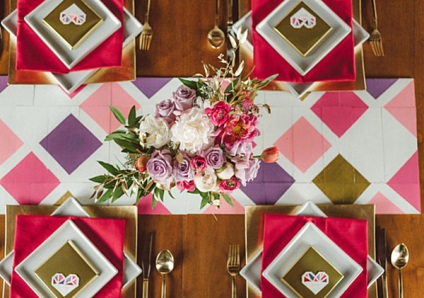 Virág dekoráció esküvői asztalra
