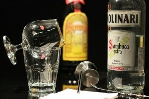 Hogyan inni sambuca otthon, egy szórakozóhely, egy pilot (feltételek) Hogyan inni sambuca otthon, egy szórakozóhely, egy kísérleti