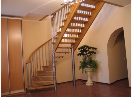 Hogyan készítsünk egy fából készült lépcső az emeletre a kezüket - részletes utasításokat
