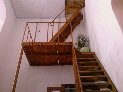Hogyan készítsünk egy lépcső a tetőtérbe, saját kezével, épület portál