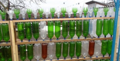 Hogyan készítsünk egy kerítés műanyag palackok saját kezűleg