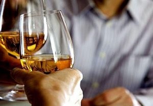 Brandy, vodka, bor és egyéb alkoholos tágítja vagy szűkíti a vérereket