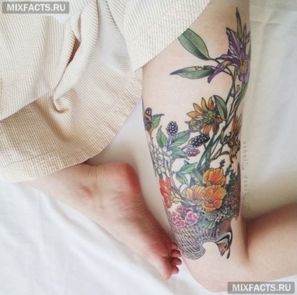 Divatos tetoválás a lányok a láb (fotó)
