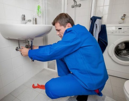 Hire iparosok megjavítani a fürdőszoba (WC) - a helyes eljárás