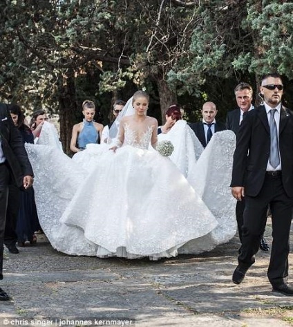 Örökösnő játszott swarovski luxus esküvő és férjhez ment egy ruhát súlyú 46 kilogramm