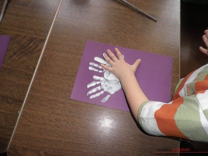 Tanítsd meg a gyermeket, hogy segítsen felhívni a fő nem hagyományos festészeti technikák az óvodában