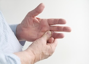 Miért gyakran zsibbad a bal karját, kezét és az ujjait okoz zsibbadást