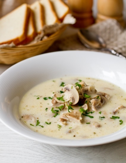 Tejszínes leves csirkével és gombával, hogyan kell főzni - egy bevált recept lépésről lépésre képekkel és ízletes () Tejszínes leves csirkével és gombával, hogyan kell főzni - bizonyított lépésről lépésre recept fotók ízletes