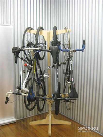 Ways, hogy tárolja a kerékpár egy kis lakásban (fotó)
