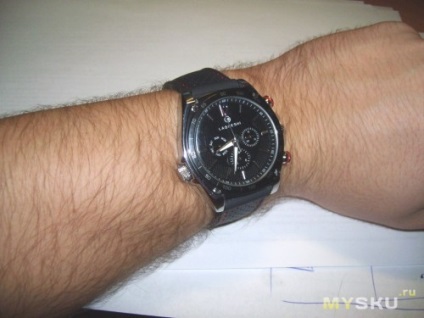 Stílusos mechanikus órák 20 $ (óra) Stílusos mechanikus órák 20 $