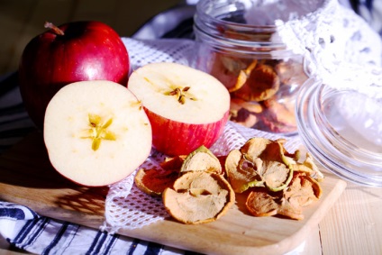 Szárított almák jók, és a lehetséges kár a legolcsóbb szárított gyümölcs