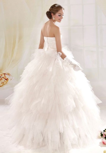 Esküvői ruha a stílus egy hercegnő a menyasszony